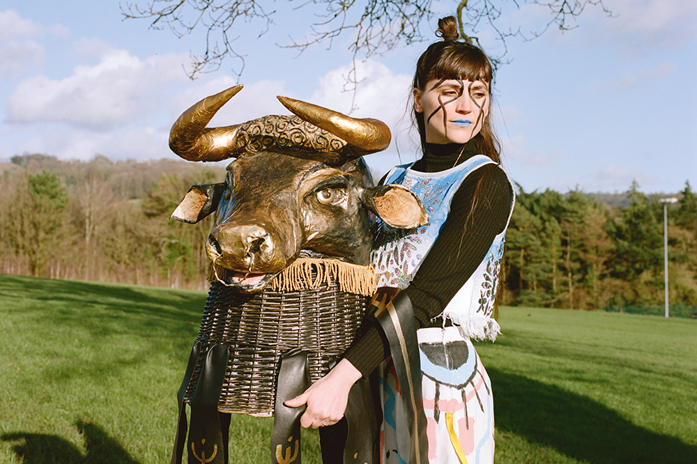 What should a well-dressed Morris dancer wear?