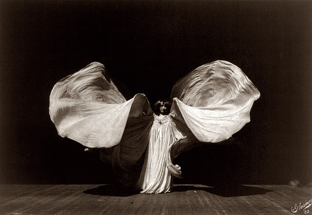 Portrait of Loïe Fuller (1902), Frederick Glasier. 