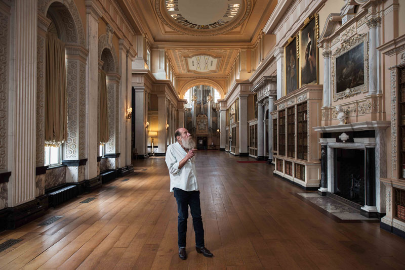 The artist at Blenheim Palace for 'Lawrence Weiner: Within a Realm of Distance' (2015).