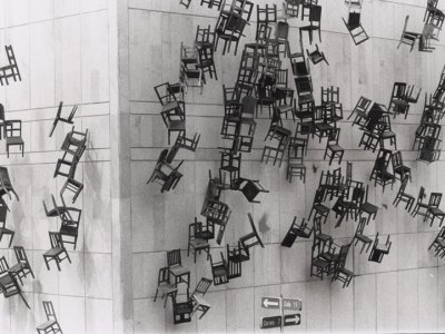 Noviembre 6 y 7 (2002), Doris Salcedo