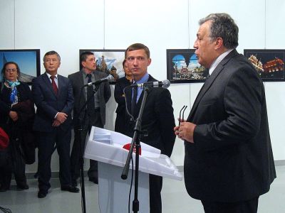 Andrei Karlov (R), the Russian ambassador to Ankara, gives a speech before being shot by a gunman (unseen) during an art exhibition in Ankara. Photo: UGUR KAVAS/AFP/Getty Images