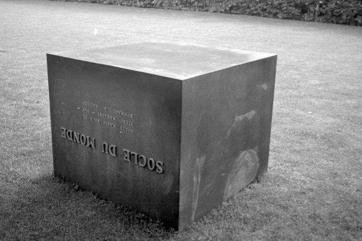 Socle du Monde (1961), Piero Manzoni. Photo: Ole Bagger. Courtesy of HEART