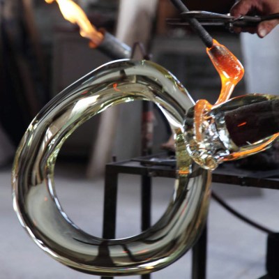 Glassmasters working on Pieke Bergman's piece for 'Glasstress 2009'. Courtesy of Fondazione Berengo