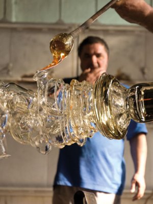 Berengo Studio glassmasters working on a Tony Cragg sculpture, ‘Glasstress 2009’. Courtesy Fondazione Berengo