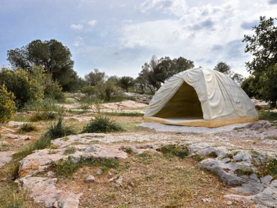 Biinjiya'iing Onji (2017), Rebecca Belmore. © Fanis Vlastaras