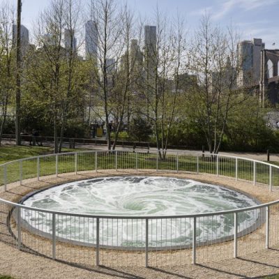 Anish Kapoor’s Descension in Brooklyn Bridge Park, New York. Photo: James Ewing, Public Art Fund, NY © Anish Kapoor, 2017
