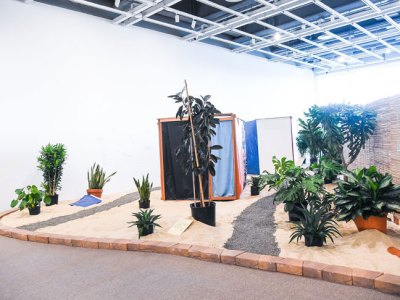 Tropicália (1966–67), Hélio Oiticica: installation view at the Whitney Museum of Art, New York, 2017. Collection of César and Claudio Oiticica. Photo: Matt Casarella