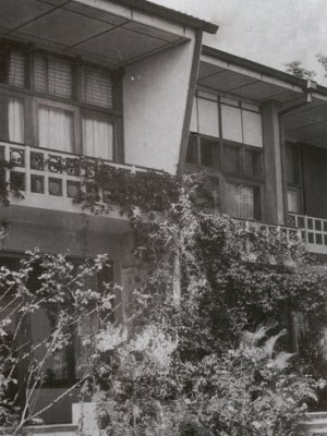 The north side of the Karunaratne House in Kandy, designed by Minnette de Silva and completed in 1950 (photo: early 1950s)