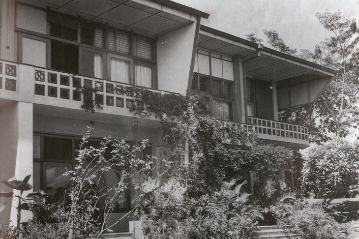 The north side of the Karunaratne House in Kandy, designed by Minnette de Silva and completed in 1950 (photo: early 1950s)