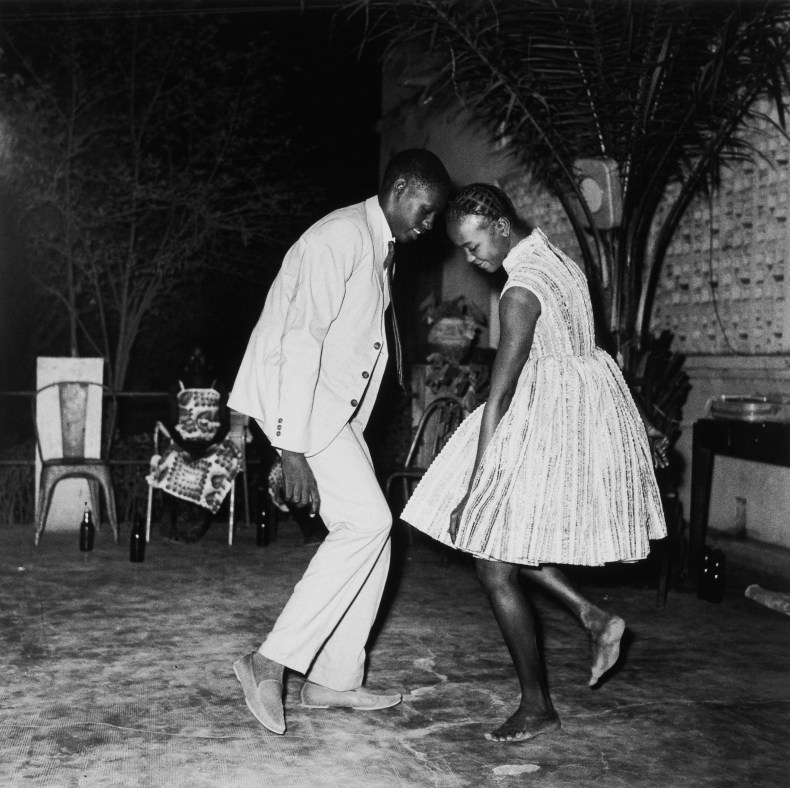 Nuit de Noel (Happy Club), (1963/2008), Malick Sidibé.