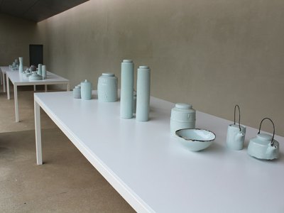 Installation view of ‘Edmund de Waal: Early work – vessels from the Rosenheimer Collection’ at the New Art Centre, Roche Court, Wiltshire, 2018.