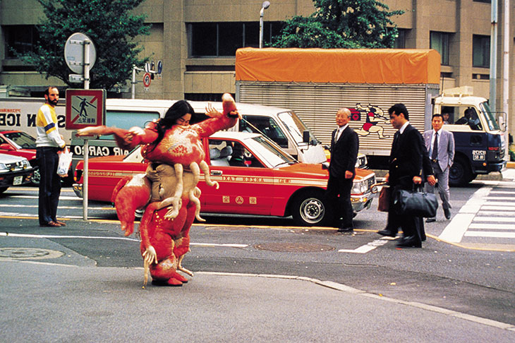 Sorry for suffering – You think I’m a puppy on a picnic? (1990), Lee Bul. Twelve-day performance at Kimpo Airport, Narita Airport, downtown Tokyo and Dokiwaza Theater.