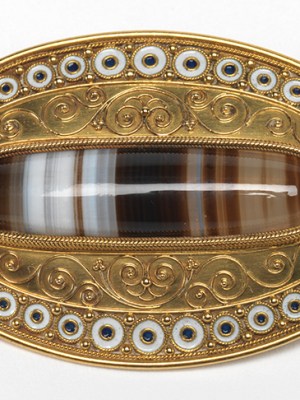 Gold and agate brooch (1865), made by the Phillips Brothers.