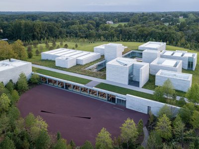 Aerial view of the Pavilions and Michael Heizer’s Compression Line (1968/2016).