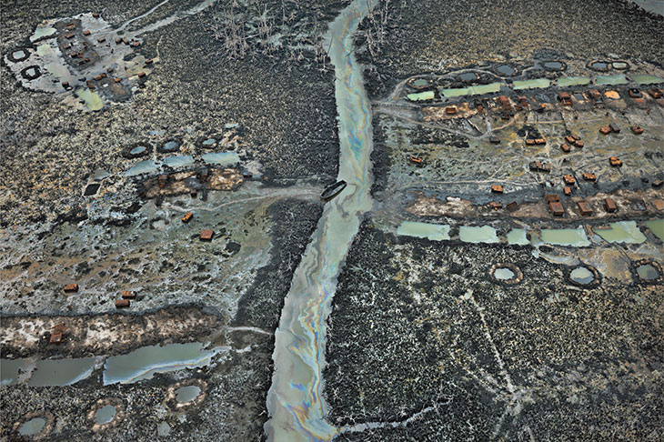 Oil Bunkering #1, Niger Delta, Nigeria 2016 (2016), Edward Burtynsky.