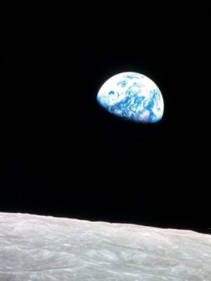 The Earth as it appeared to the Apollo 8 astronauts from the orbit of the moon on 24 December, 1968, photo: wikimedia commons