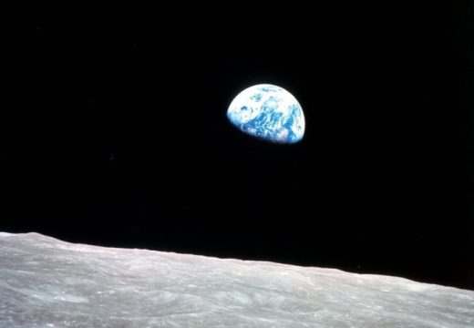 The Earth as it appeared to the Apollo 8 astronauts from the orbit of the moon on 24 December, 1968, photo: wikimedia commons