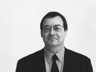 Portrait of Robert Ryman in 2002.