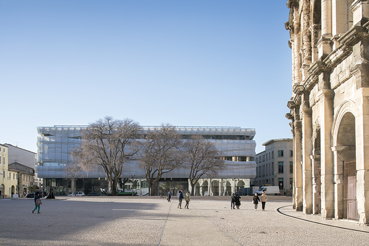 The Musée de la Romanité, completed in 2018, sits on the Boulevard des Arènes, across from the 1st-century amphitheatre.