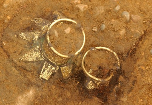 Drinking vessels with decorated gold neck in-situ.