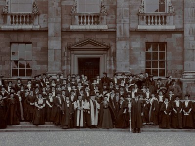 Photograph from 1904/06 of ‘Steamboat ladies’ – women students from Cambridge who were awarded degrees by Trinity College Dublin in the 1900s. Girton College, Cambridge