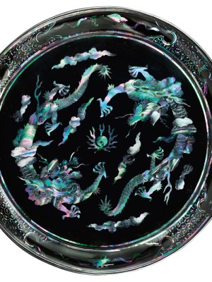 Dish (18th century), Ryukyu Islands, Japan. Ben Janssens Oriental Art (£12,000)