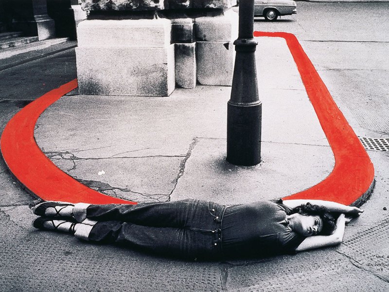 Einkreisung (1976/80), Valie Export.