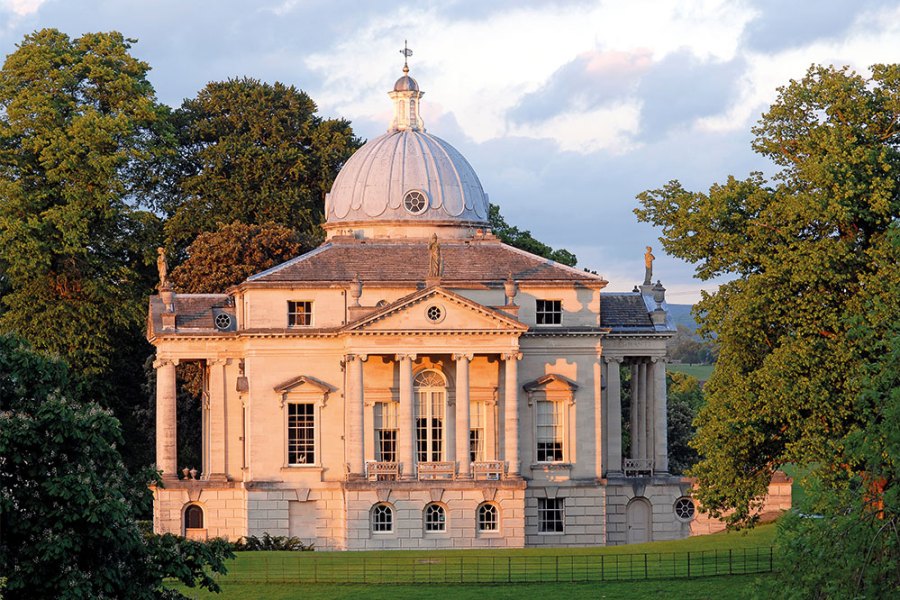 The west side of Henbury Hall in Cheshire, designed by Julian Bicknell and built in 1986–87.