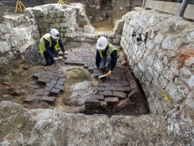 MOLA archaeologists excavate the top of the cesspit.