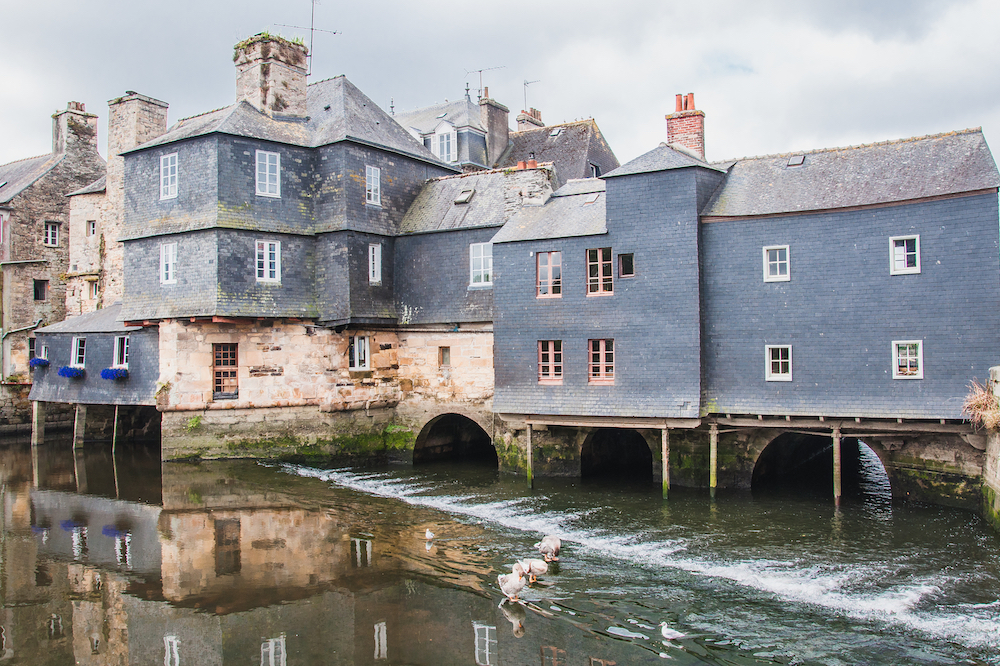 The inhabited Pont de Rohan (built 1510) in Landerneau, Brittany.