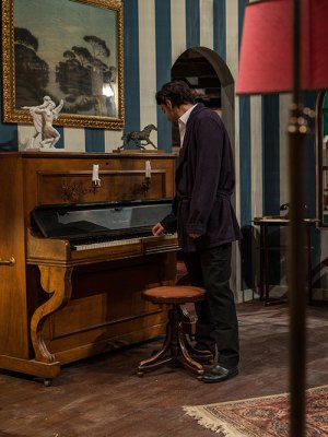 Bonjour (2015), Ragnar Kjartansson. Installation view at MAMbo – Museo d’Arte Moderna di Bologna, 2020.