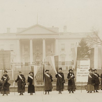 Suffragists on the picket line in front of the White House in 1917. National Woman’s Party Records, Manuscript Division, Library of Congress