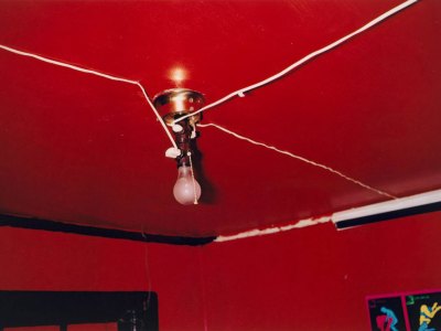 Greenwood, Mississippi (1973), William Eggleston. Museum of Modern Art, New York. © 2020 Eggleston Artistic Trust