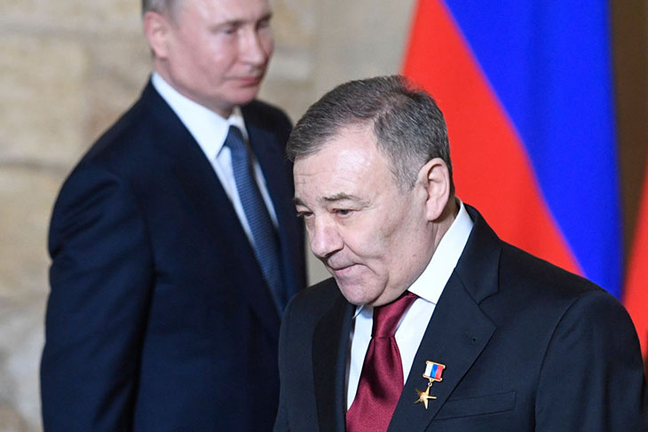 Arkady Rotenberg, who together with his brother Boris Rotenberg has been accused by a US Senate report of evading sanctions by buying art at auction in New York, at an awards ceremony with President Putin in Russia in March 2020.