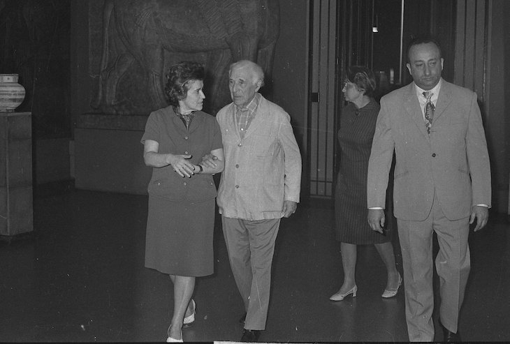 Irina Antonova with Marc Chagall in 1973.