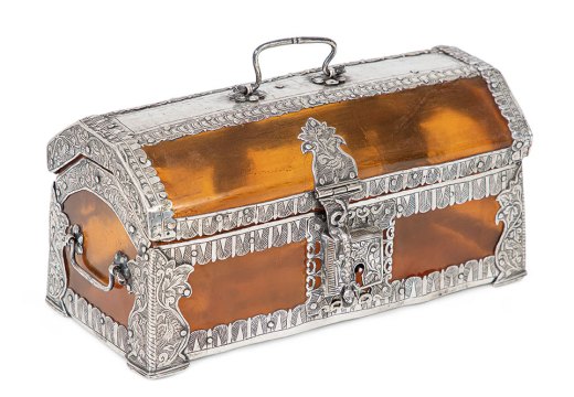 Casket (16th century), Gujarat, India. São Roque – Antiguidades e Galeria de Arte (price on application)