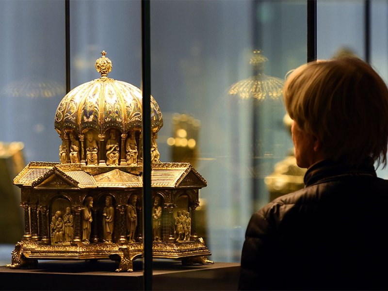 Photograph from an exhibition of the Guelph Treasure in Berlin in 2015.