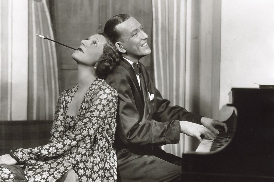 Noël Coward and Gertrude Lawrence in Private Lives (1931) at Times Square Theatre, New York.