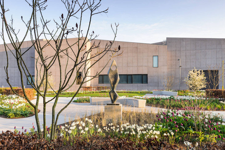 The Hepworth Wakefield garden in April 2020.