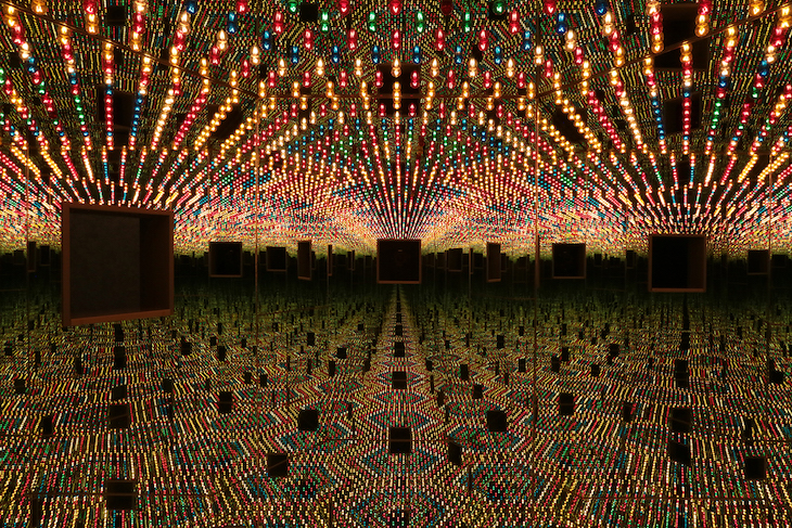 Infinity Mirror Room — Love Forever (1966/94), Yayoi Kusama. 