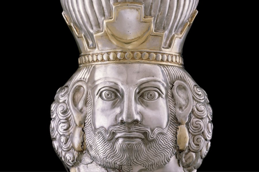 Head of a king (c. 4th century), Sasanian. Metropolitan Museum of Art, New York