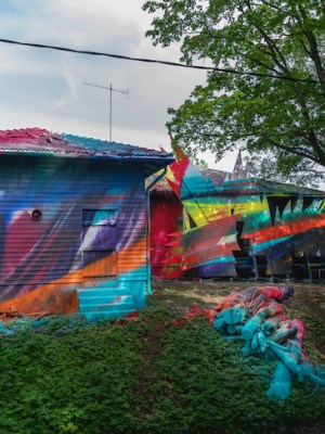 Shutter Splinter (2021) Katharina Grosse. Commissioned by HAM/Helsinki Biennial 2021.