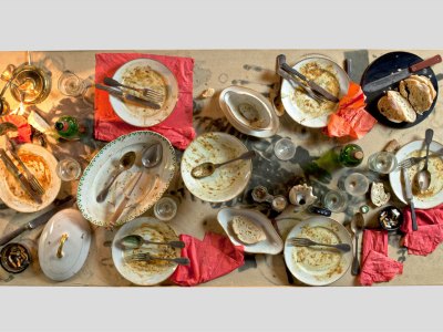 Tableau piège – Sevilla Serie Nr. 16 (1991), Daniel Spoerri. MOCAK the Museum of Contemporary Art in Krakow.