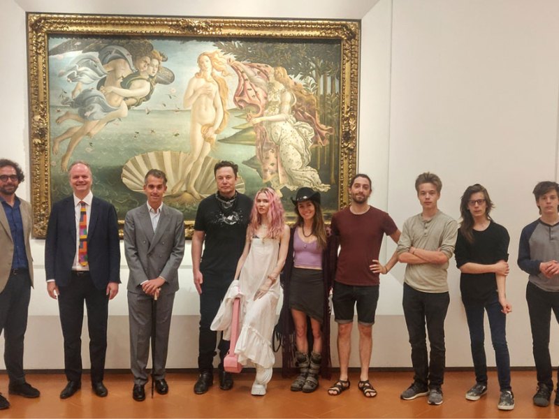 Elon-gated Venus: Elon Musk and Grimes visiting the Uffizi