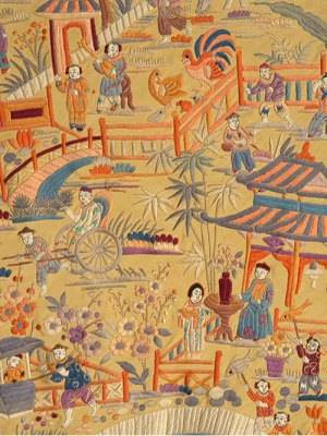 Embroidered Manila silk shawl (detail; c. 1920). Museo del Traje, Madrid. Photo: Lucía Ybarra Zubiaga; ©Museo del Traje. Centro de Investigación del Patrimonio Etnológico, Madrid, Spain