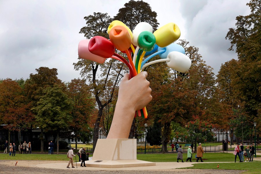 Jeff Koons’ ‘Bouquet of Tulips’ displayed next to the Grand Palais in Paris in 2019.