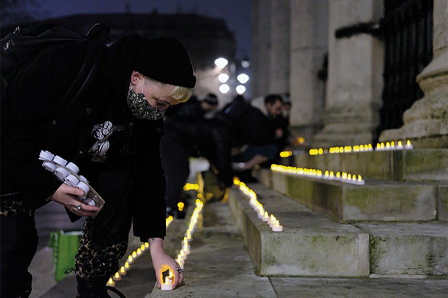 Carla Ecola, director of the Outside Project, lays memorial candles in Trafalgar Square as part of the Museum of Homelessness’s ‘Dying Homeless’ project (Photo: Anthony Luvera)