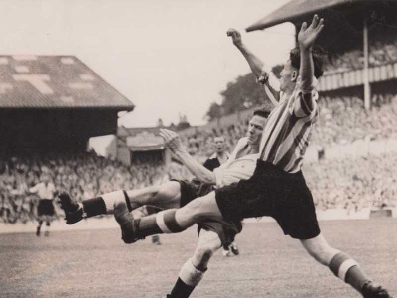 From Muddy Dance (2021) by Erik Kessels, published by RVB Books.