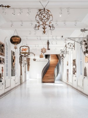 The Hall of Signs in the Musée Carnavalet – Histoire de Paris.