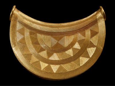 Bronze Age sun pendant (1000-800 BC). British Museum.